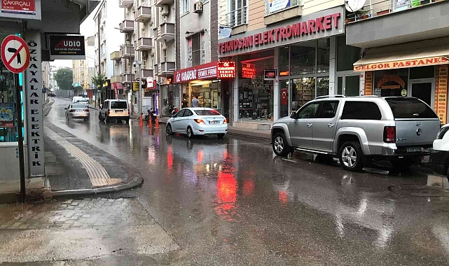 Edirne'de sağanak yağış etkili oluyor