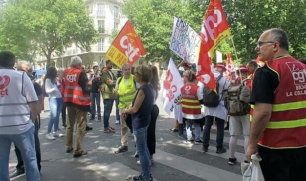 Fransa'da sağlıkçılardan hükümet karşıtı protesto