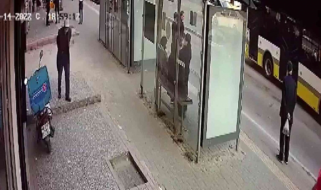 Hırsızları gören büfeci vatandaşları uyararak hırsızlığı önledi