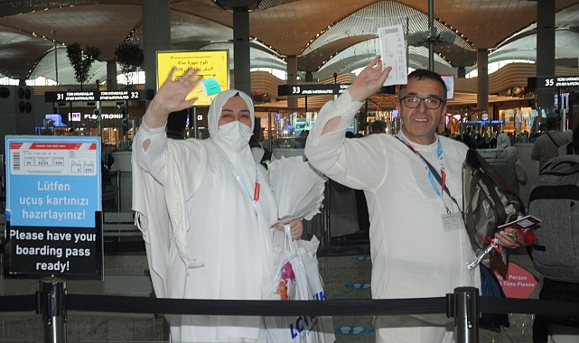 İstanbul Havalimanı'ndan ilk hac kafilesi dualarla uğurlandı