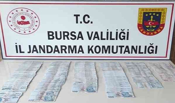 Kendilerini polis olarak tanıtan dolandırıcılar kıskıvrak yakalandı : 2 tutuklama