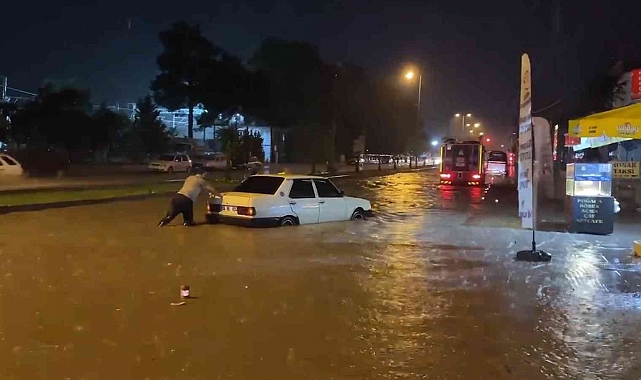 Kırıkkale'de şiddetli yağmur hayatı felç etti