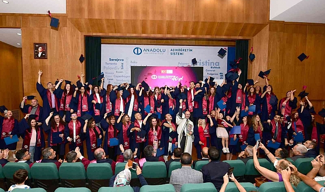 KKTC Cumhurbaşkanı Tatar, Anadolu Üniversitesi mezuniyet törenine katıldı
