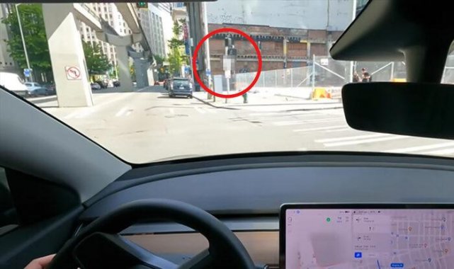 Anbean görüntülendi! Tesla'nın otonom sürüş yazılımından ürküten hata: