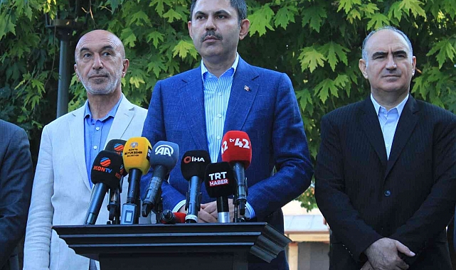 Bakan Kurum bayram namazını Konya'da kıldı