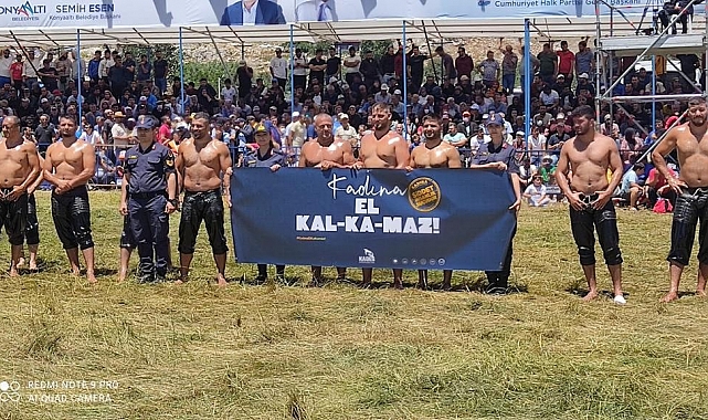 Başpehlivanlardan "Kadına El Kalkamaz'' pankartı
