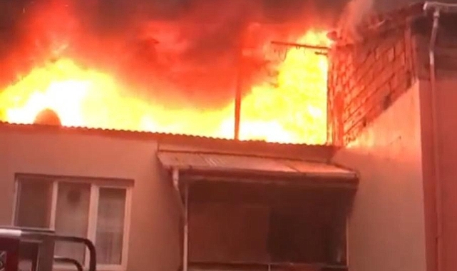 Bursa’da bir evin terası alev alev yandı