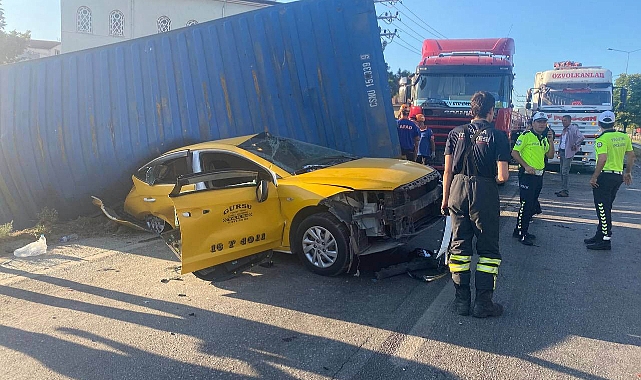 Bursa'da köprüden uçan tır iki otomobili ezdi: 1 ölü, 1 yaralı