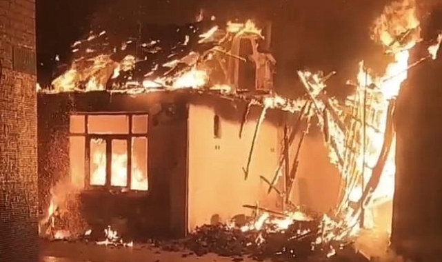 Bursa’da korkutan yangın! Mahalleli sokağa döküldü