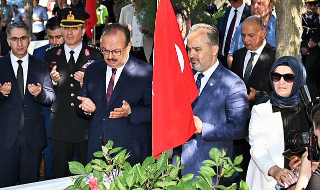 Bursa'da Şehitlikte duygusal anma
