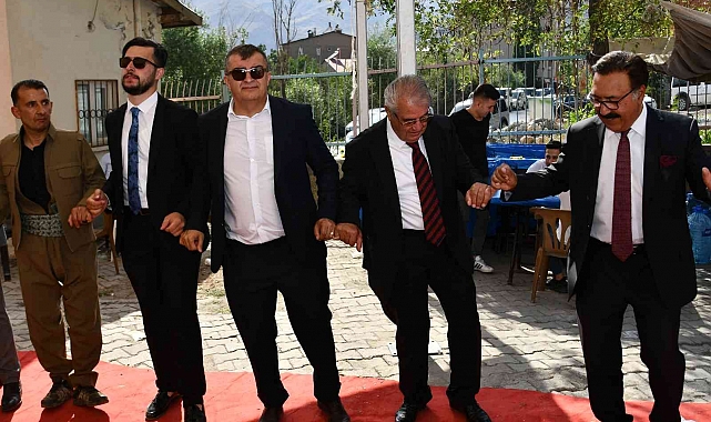 Düğünde geline 4 kilo altın takıldı