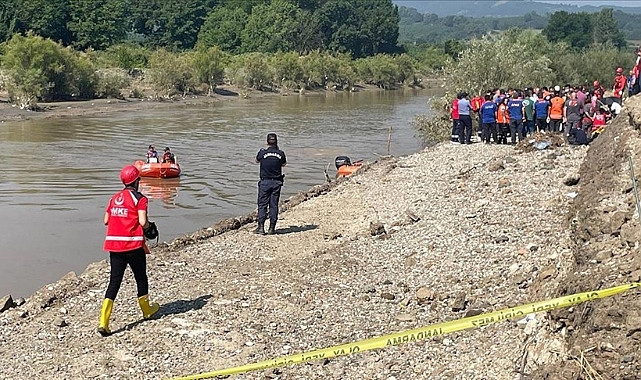 Düzce'de sele kapılan kepçe operatörünün cenazesi bulundu