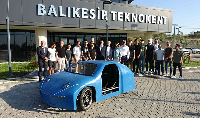 Elektrikli otomobil ürettiler, finale koştular