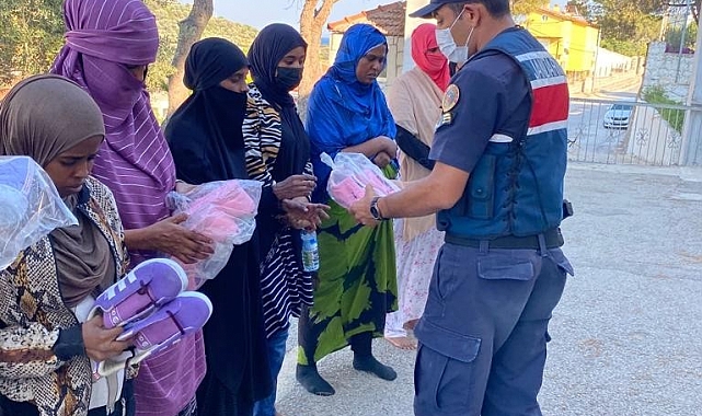 İzmir'de jandarma ekipleri 447 göçmen yakaladı