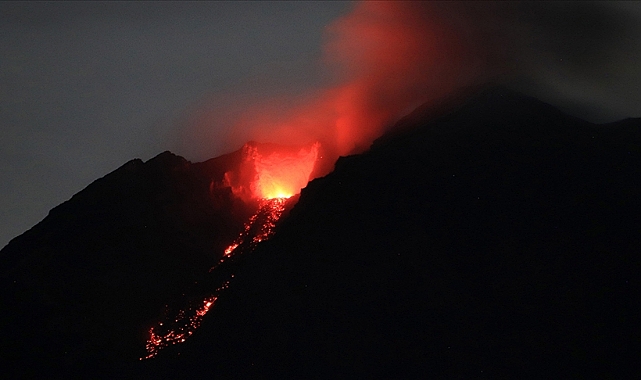 Japonya'da Sakurajima Yanardağı'nda patlama