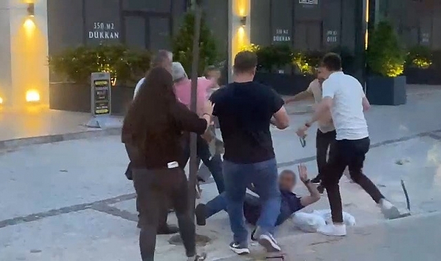 Kadınların ayaklarını çeken kişiye meydan dayağı