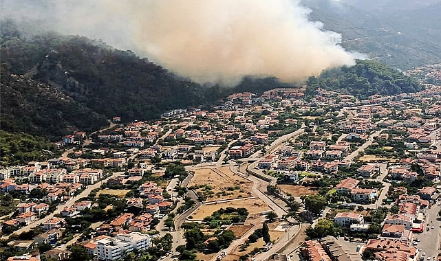 Marmaris'te yangın yıl dönümünde yine orman yangını... Yerleşim birimleri tehdit altında...