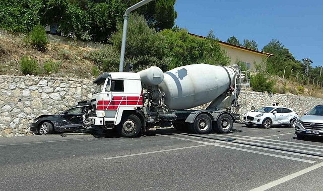 Muğla'da beton mikseri 4 otomobili biçti: 3 yaralı