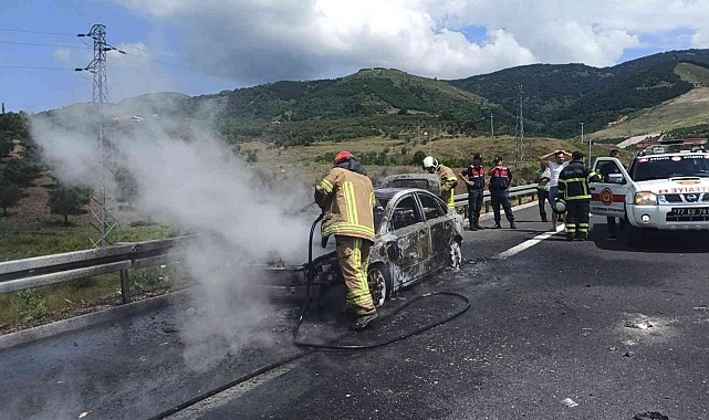 Otoyolda otomobil yangını