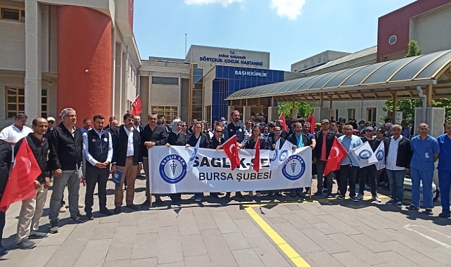 Sağlıkta şiddeti siyah önlüklerle protesto ettiler