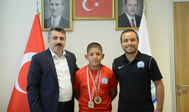 Yıldırım Belediye Başkanı Oktay Yılmaz rakip tanımayan güreşçiyi ağırladı