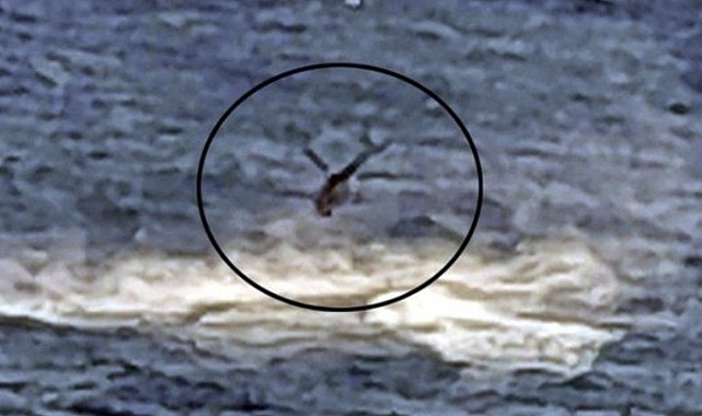 Yunanistan'da yangın söndürme helikopteri denize düştü: 2 mürettebat kayıp