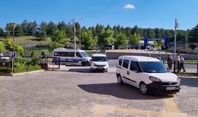 18 yaşındaki gencin silahla alıkonulduğu ihbarı ekipleri harekete geçirdi: 11 gözaltı