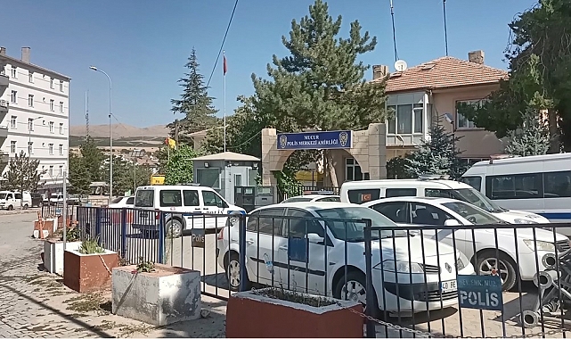 20 günlük bebeğini döverek öldürdü