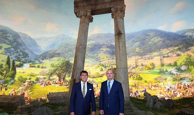 AK Parti Genel Başkan Yardımcısı Dr. İleri, Fetih Müzesi'ne hayran kaldı