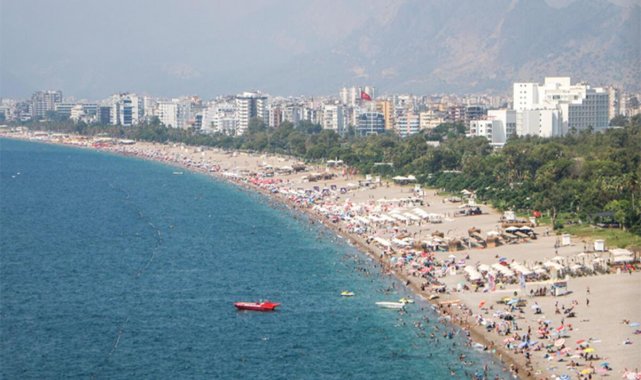 Antalya'da deniz suyu sıcaklığı, hava sıcaklığını geçti