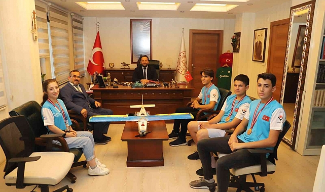 Bursa İl Milli Eğitim Müdürü Feza Takımını ağırladı
