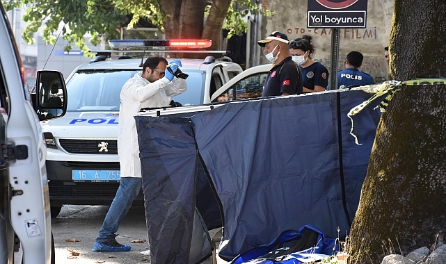 Bursa'da kaldırımda erkek cesedi bulundu