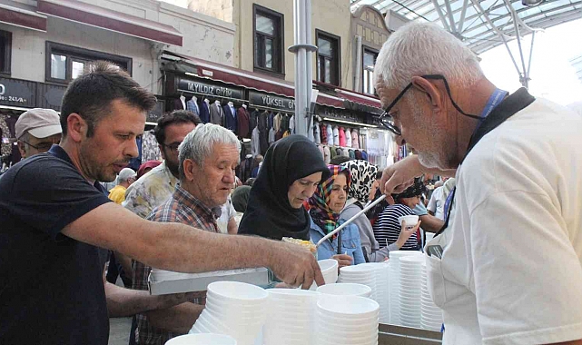 Bursa'da tarihi pazarda 30 yıllık gelenek bozulmadı