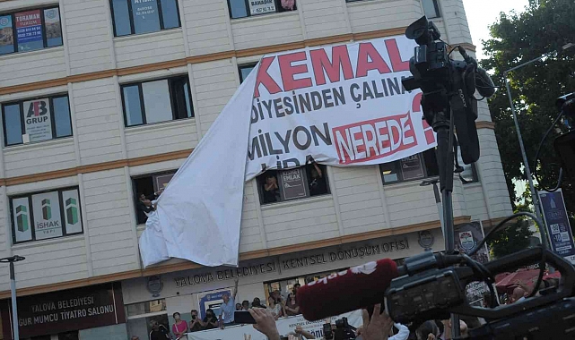 CHP Lideri Kılıçdaroğlu'na pankart şoku
