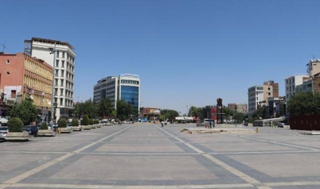 Diyarbakır'da aşırı sıcak: Cadde ve sokaklar boş kaldı