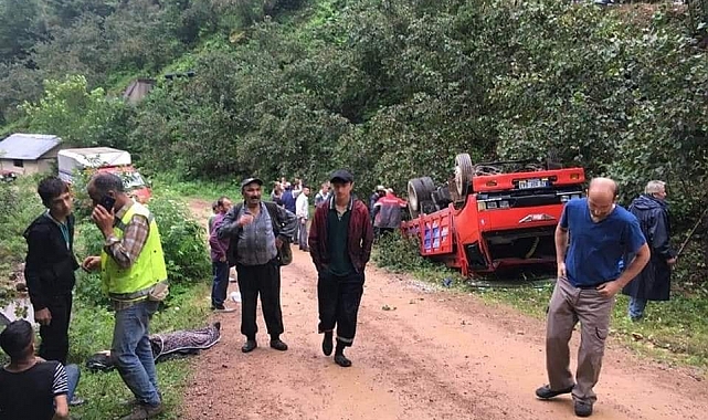 Fındık işçilerini taşıyan kamyon şarampole yuvarlandı: 13 yaralı