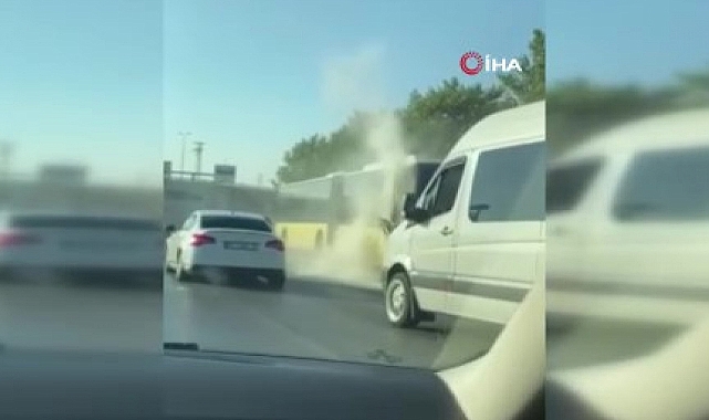 İETT otobüsünün motoru yandı