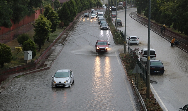 Kocaeli ve Zonguldak'ı sağanak vurdu
