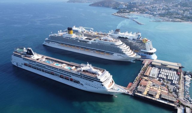 Kuşadası’na 3 dev gemi ile 8 bin 270 turist geldi