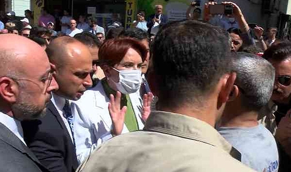 Meral Akşener vatandaşa bağırdı, korumalar zor kullanarak uzaklaştırdı