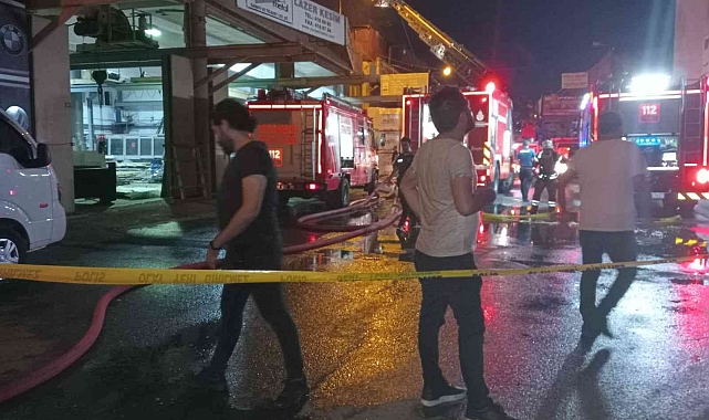 Sanayi sitesi yangınında patlama sesleri