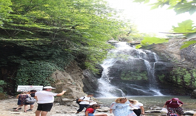 Sudüşen Şelalesi turistlerin tercih noktası oldu