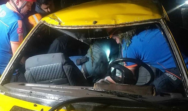 Sulama kanalına devrilen otomobilin sürücüsü boğularak can verdi