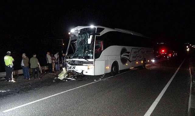 Tıra arkadan çarpan otobüste 1 kişi öldü 43 kişi yaralandı