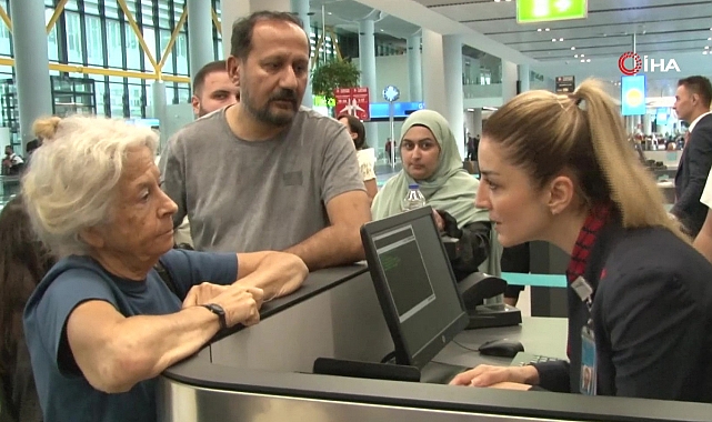 Türk Hava Yolları (THY) uçaklarında yaşanan rötarlar yolcuları mağdur ediyor