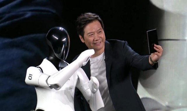 Xiaomi'nin ilk insansı robotu görücüye çıktı! Ona