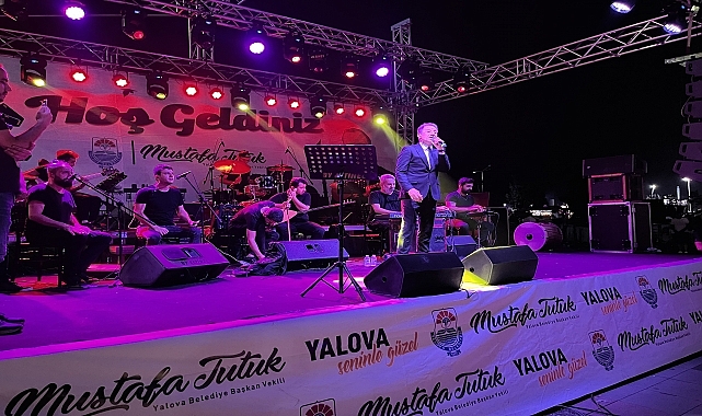 Yalova'da sanatçı Mustafa Yıldızdoğan konser verdi
