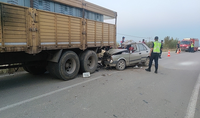 Bursa'da kamyona arkadan çarpan otomobilde 1 kişi öldü, 1 kişi yaralandı