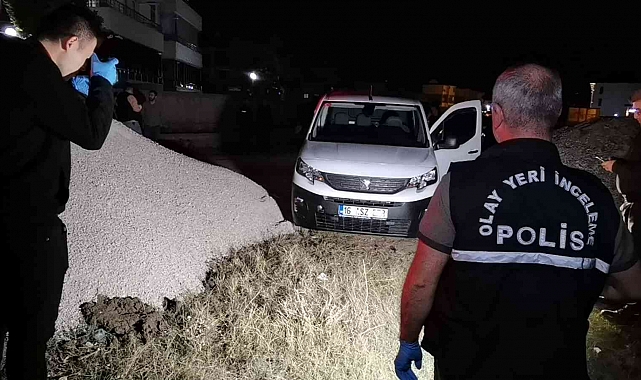 Çaldıkları kargo aracının içini boşalttılar