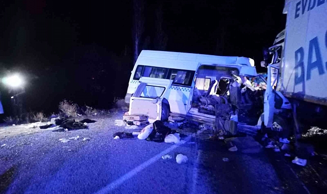 Düğün dönüşü feci kaza: 7 ölü, 10 yaralı